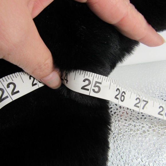 Ladies fur coat,runs small - Picture 11 of 13